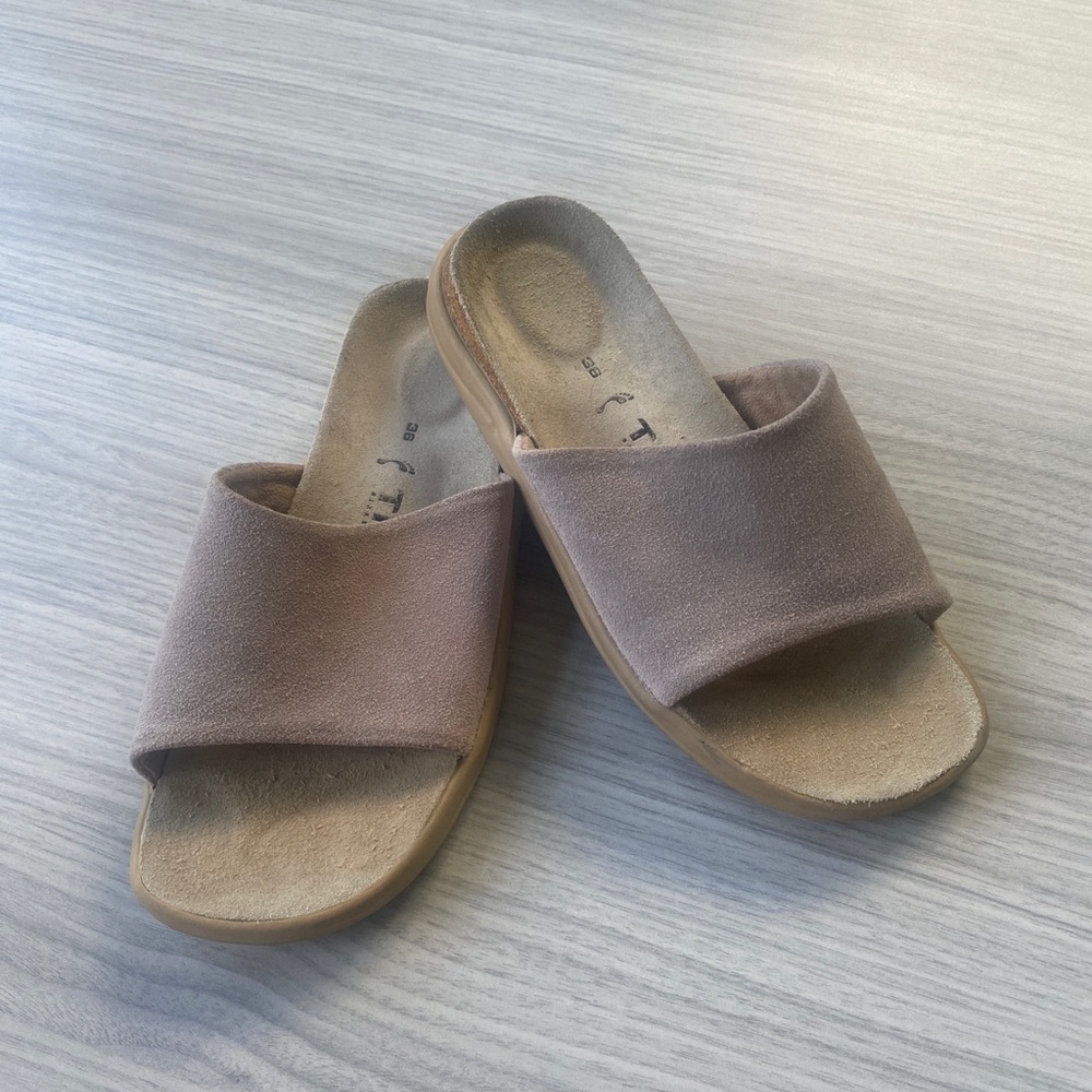 Tatami Birkenstock slides